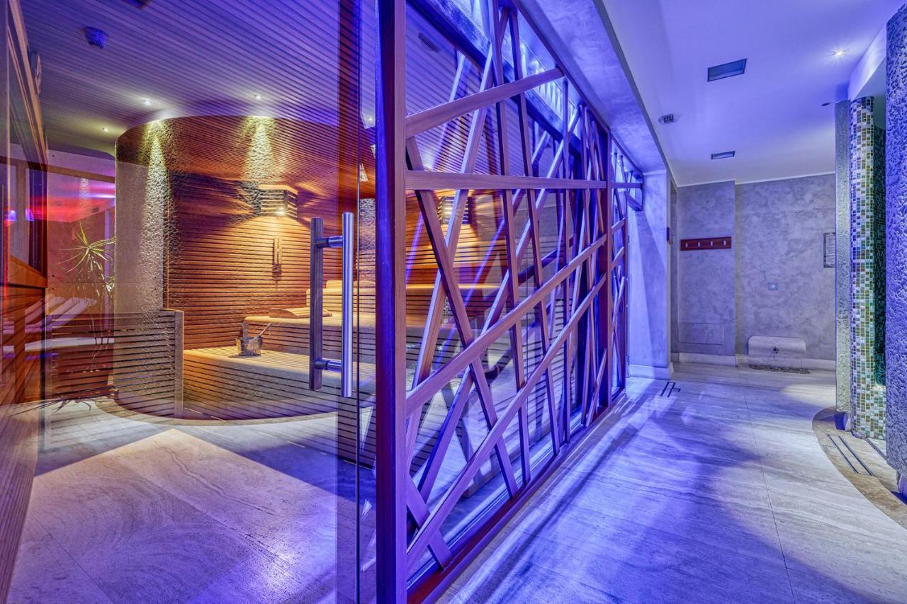 Majestic Hotel Madonna di Campiglio Exterior photo